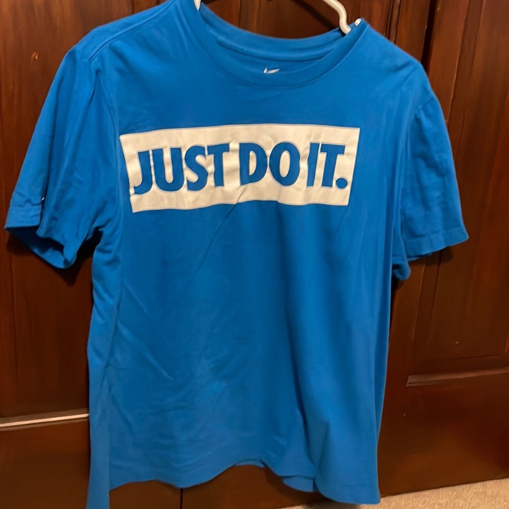 Mens nike graphic tee.